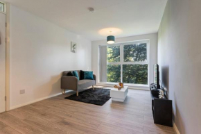 Simple 2 Bed Apt in Selly Oak, Selly Park by Cadbury World - 5 mins to Cadbury World, 5 mins to Selly Manor Museum, 5 mins to Edgbaston Stadium, 8 mins to Queen Elizabeth Hospital, 6 mins to Universit